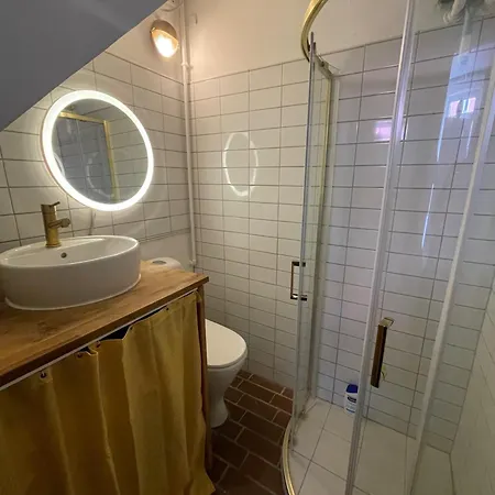Apartamento Cozy Chambers With Sunny Garden