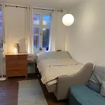 Cozy Chambers With Sunny Garden Apartment *