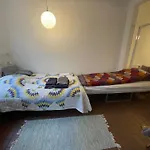 Cozy Chambers With Sunny Garden Apartamento