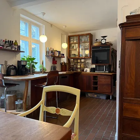 Cozy Chambers With Sunny Garden *