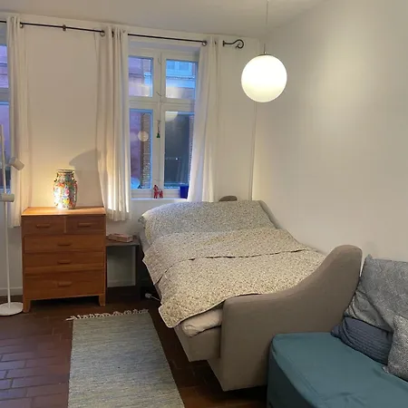 Cozy Chambers With Sunny Garden Apartment *