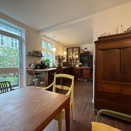 Cozy Flat With Sunny Garden Apartment *
