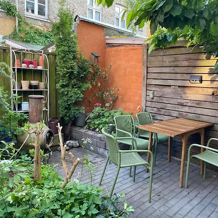 Cozy City-Centre Stay With A Sunny Garden Lägenhet Köpenhamn