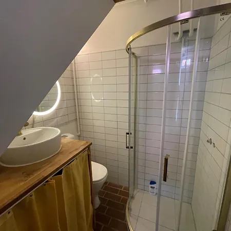 Cozy Chambers With Sunny Garden *