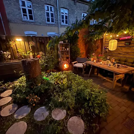 Lägenhet Cozy City-Centre Stay With A Sunny Garden Köpenhamn