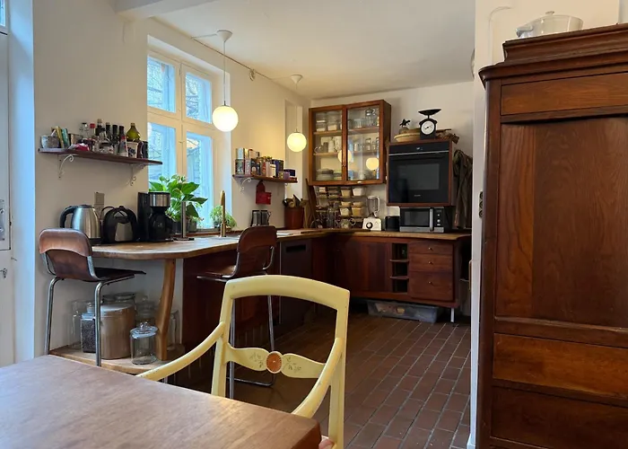 Cozy Chambers With Sunny Garden *