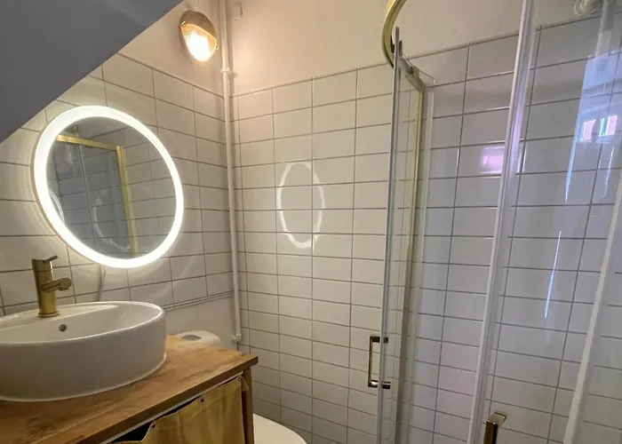 Cozy Chambers With Sunny Garden *