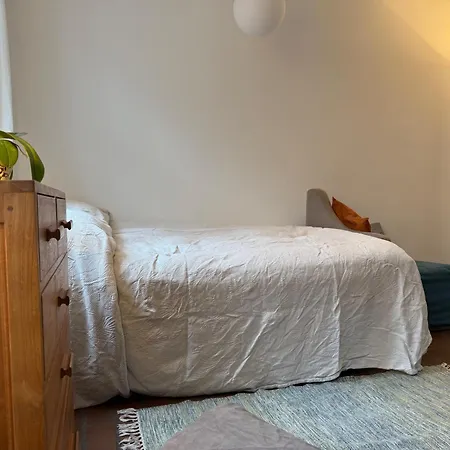Cozy Chambers With Sunny Garden *