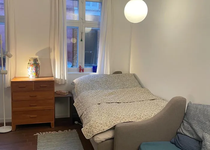 Cozy Chambers With Sunny Garden Апартаменты *