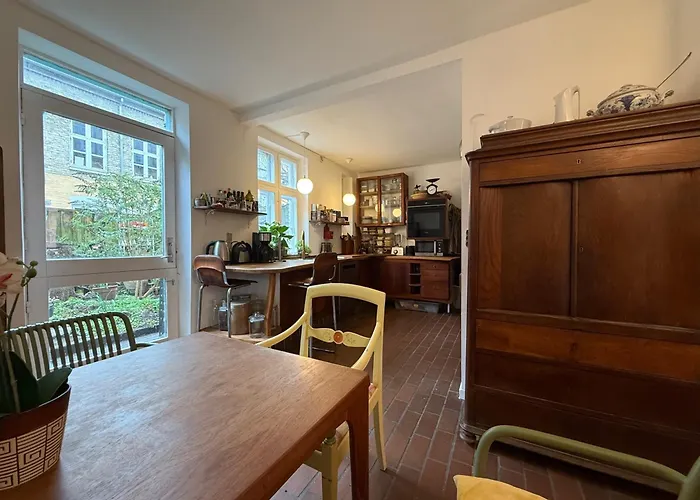Cozy Chambers With Sunny Garden Апартаменты *
